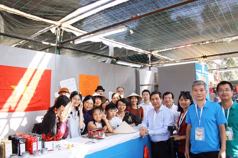 In pictures: Vietnamese delegation at Avante Festival ảnh 7