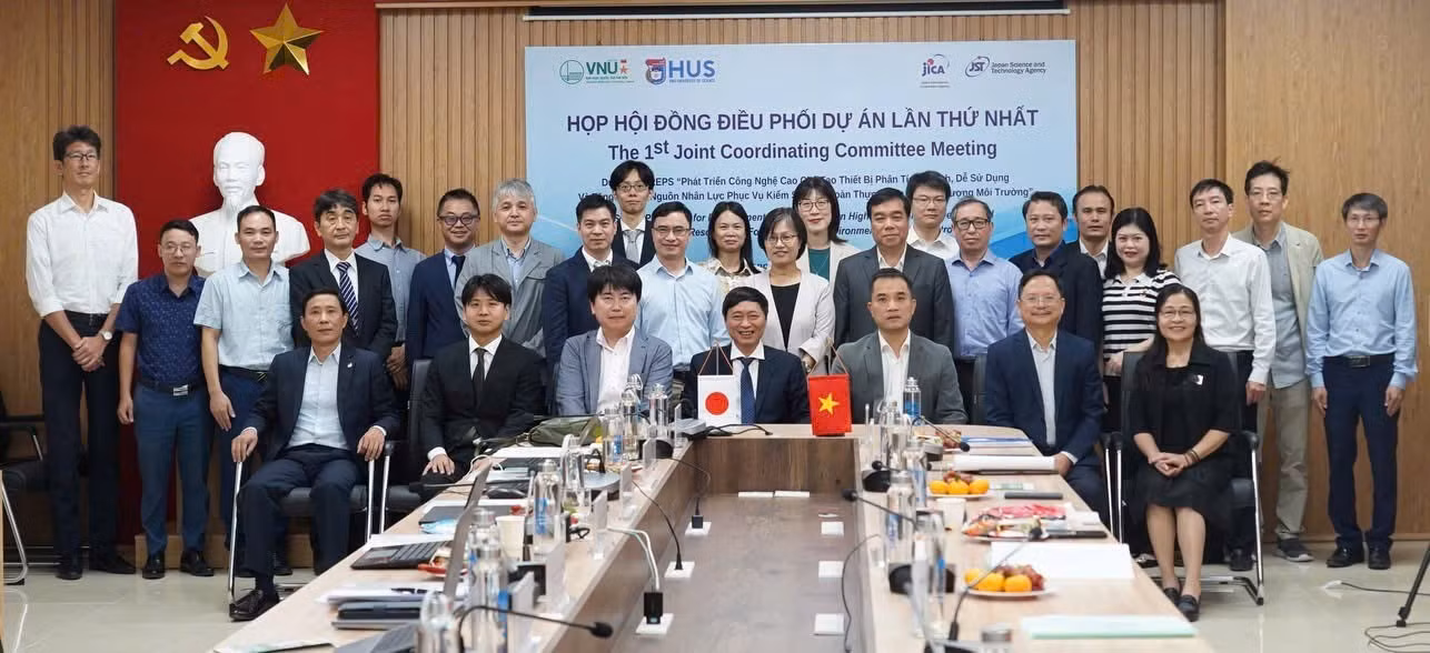Vietnamese and Japanese scientists at a meeting of the SATREPS EDFEN Project Steering Committee on environmental quality monitoring and food safety at Viet Nam National University, Ha Noi. The project laboratory is located on the university campus.