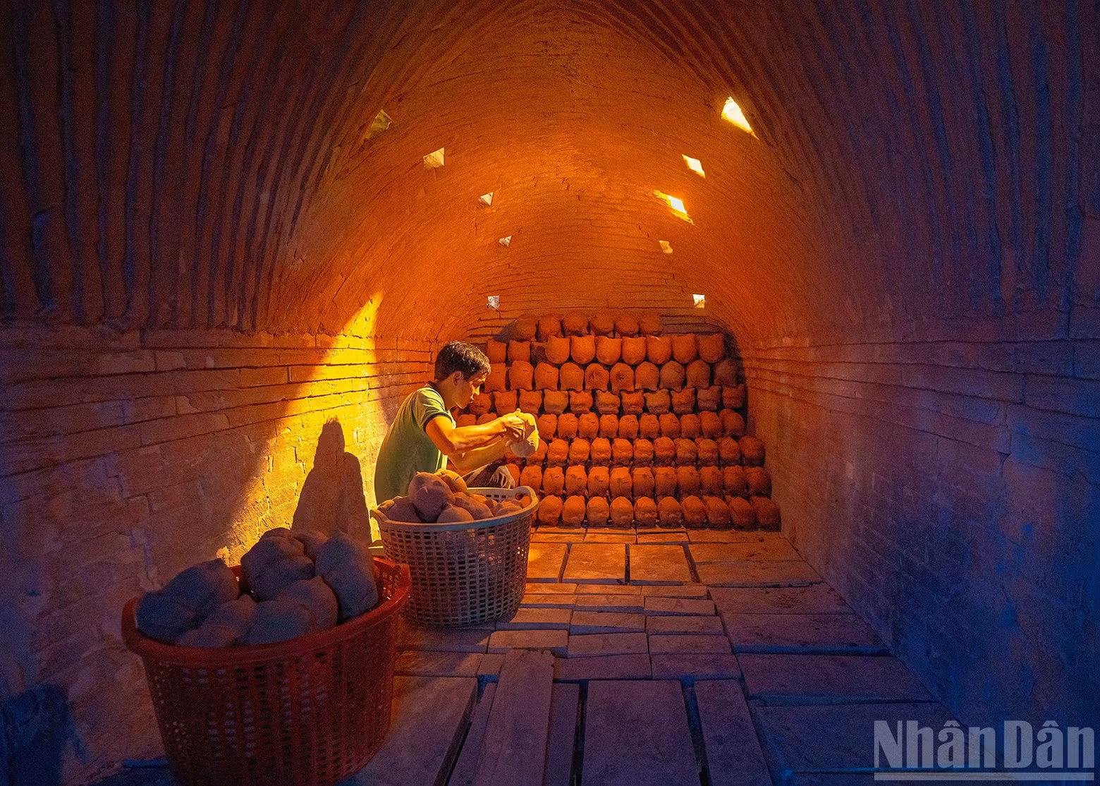 Work: Keeping the flame of traditional crafts alive in a new rhythm of life. Author: Le Tan Phat
