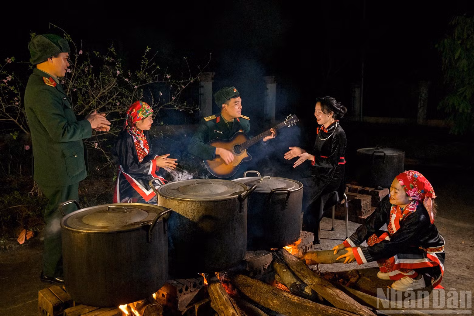 Work: Keeping the flame of traditional crafts alive in a new rhythm of life. Author: Le Tan Phat