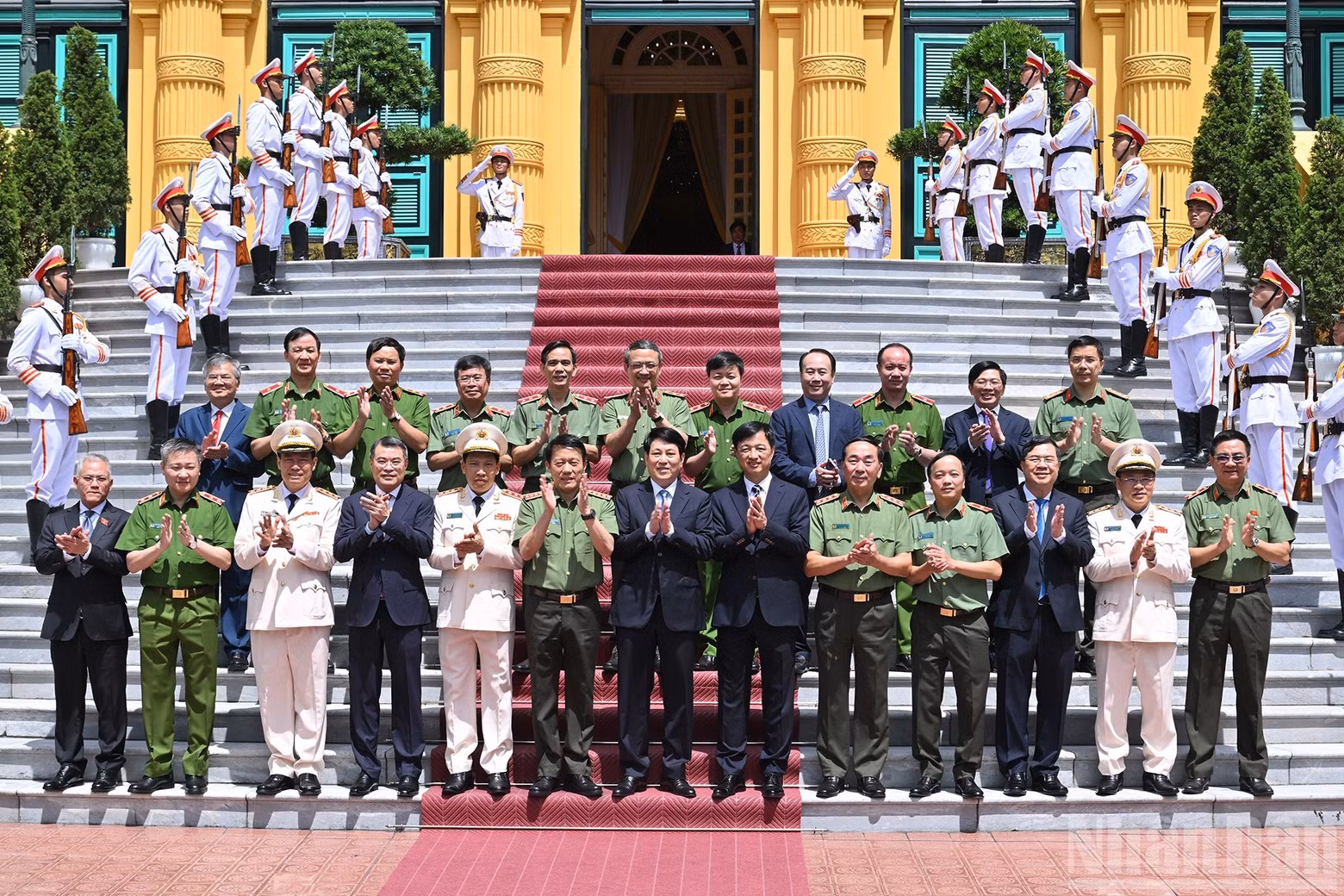 President Luong Cuong and other delegates at the ceremony.