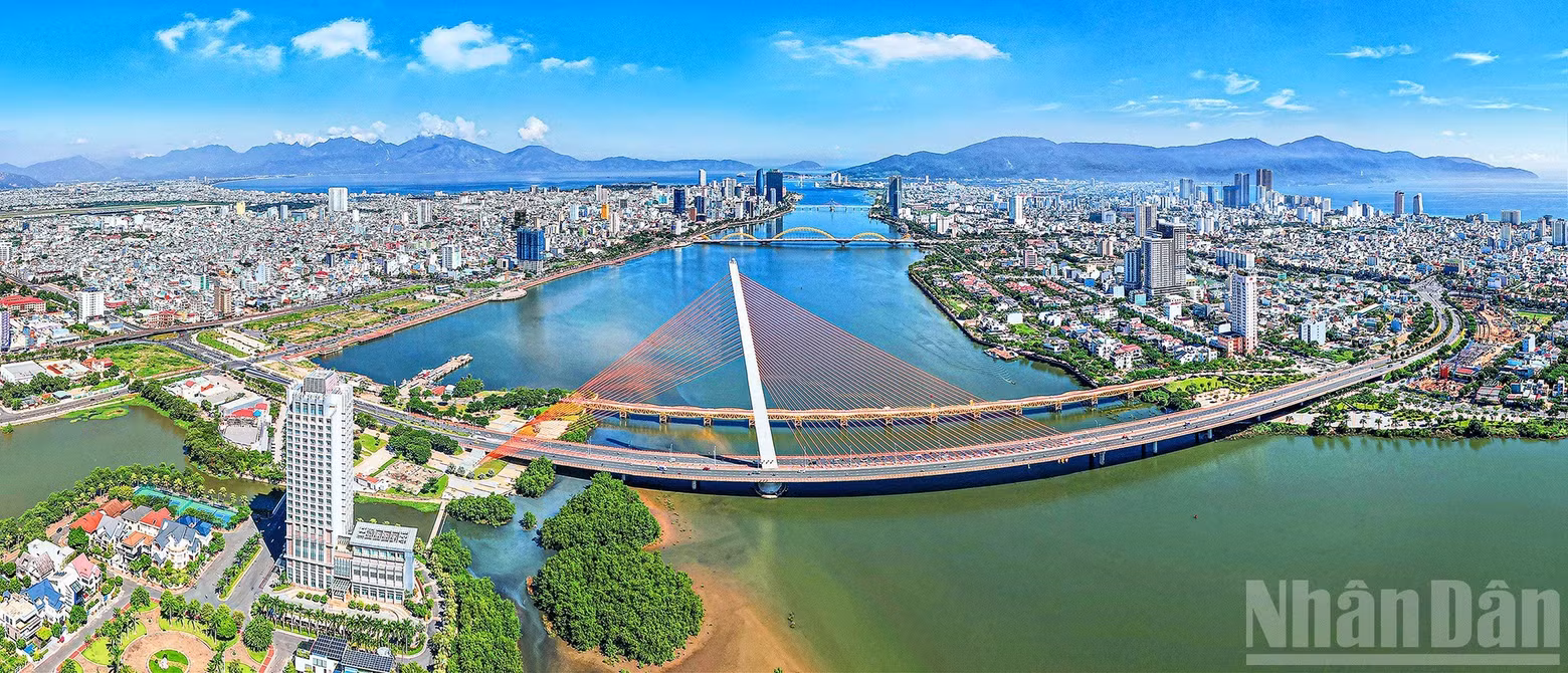 Work: A corner of Da Nang today. Author: Thai Quan Chung