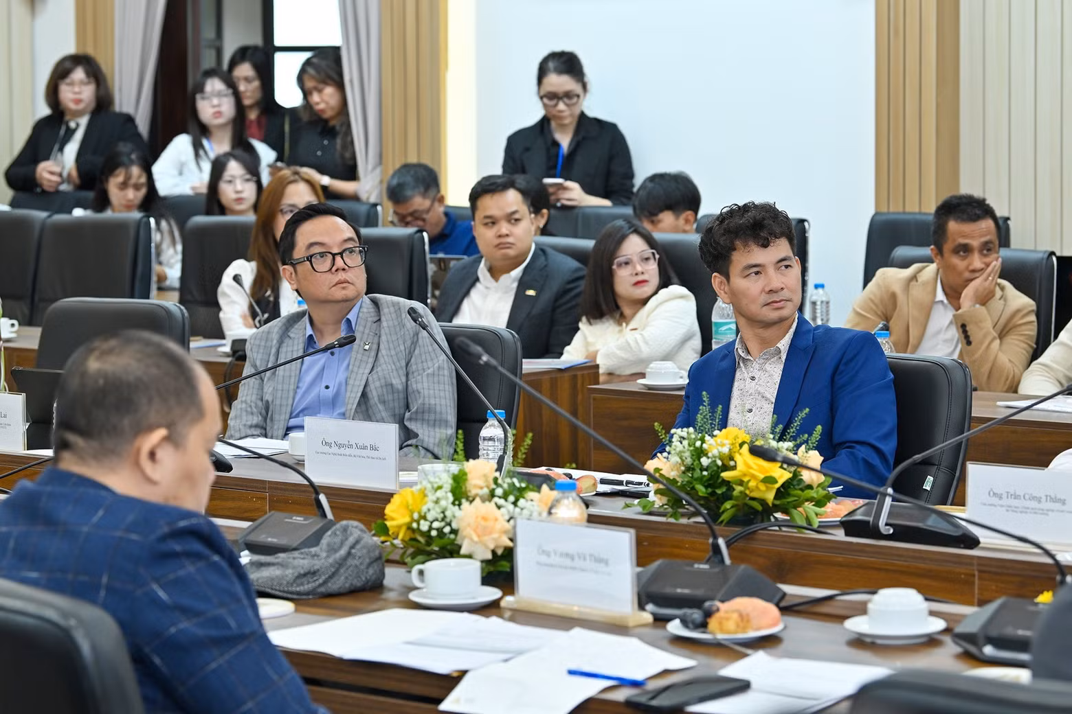 Members of the Jury Panel interact with representatives of the presenting projects at the Final Round evaluation.