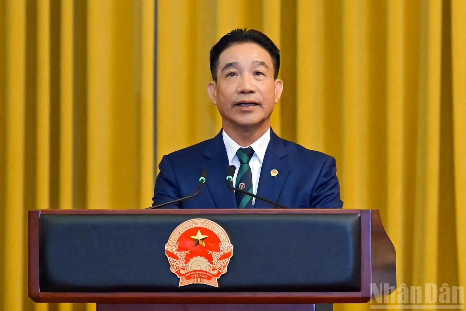 Vice Chairman of the Presidential Office Pham Thanh Ha announced the promotion decision from Lieutenant General to Senior Lieutenant General for the Deputy Ministers of Public Security.