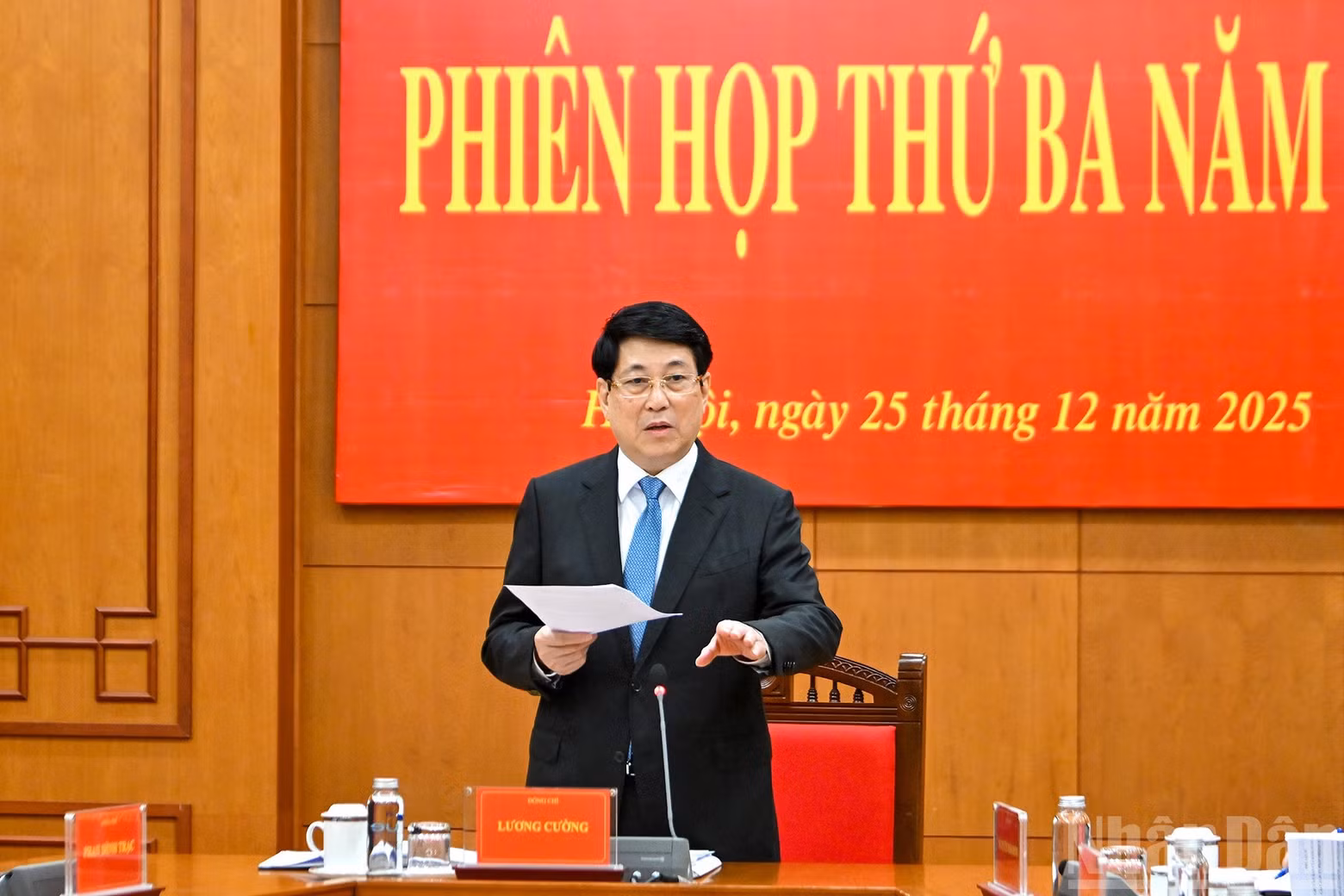 President Luong Cuong addresses the meeting.