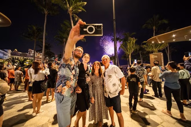 Nightly fireworks at Sunset Town are among the experiences most loved by international visitors (Photo: Sun Group)
