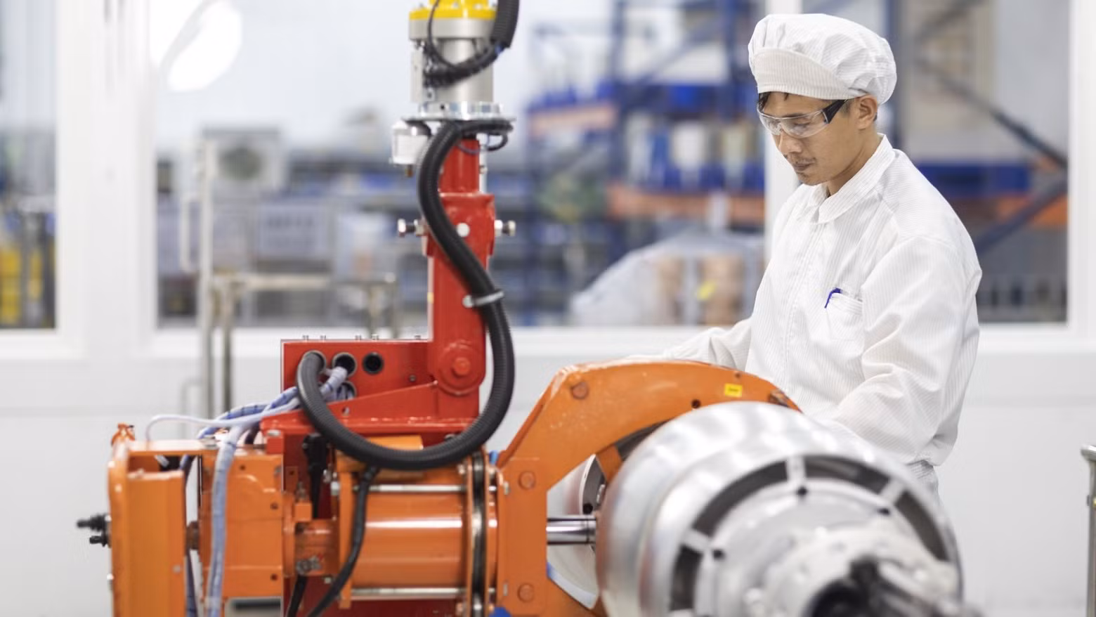 A worker at a Swedish-invested factory in Bac Ninh. (Photo: Embassy of Sweden in Viet Nam)