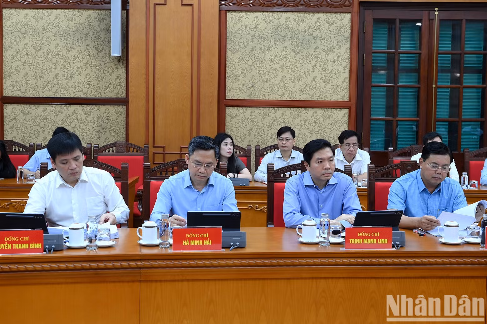 Delegates attend the working session.
