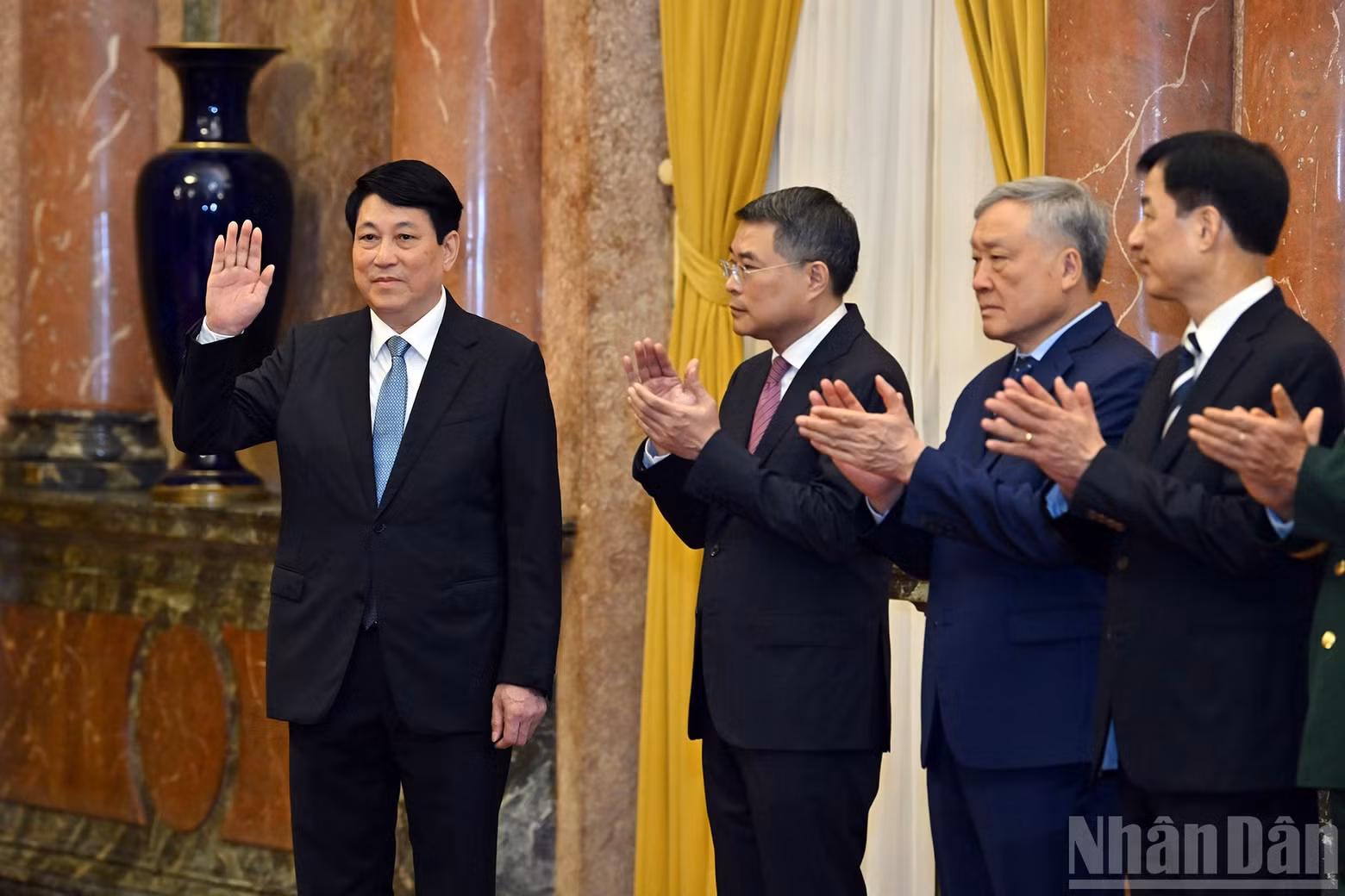 President Luong Cuong and the delegates at the ceremony.