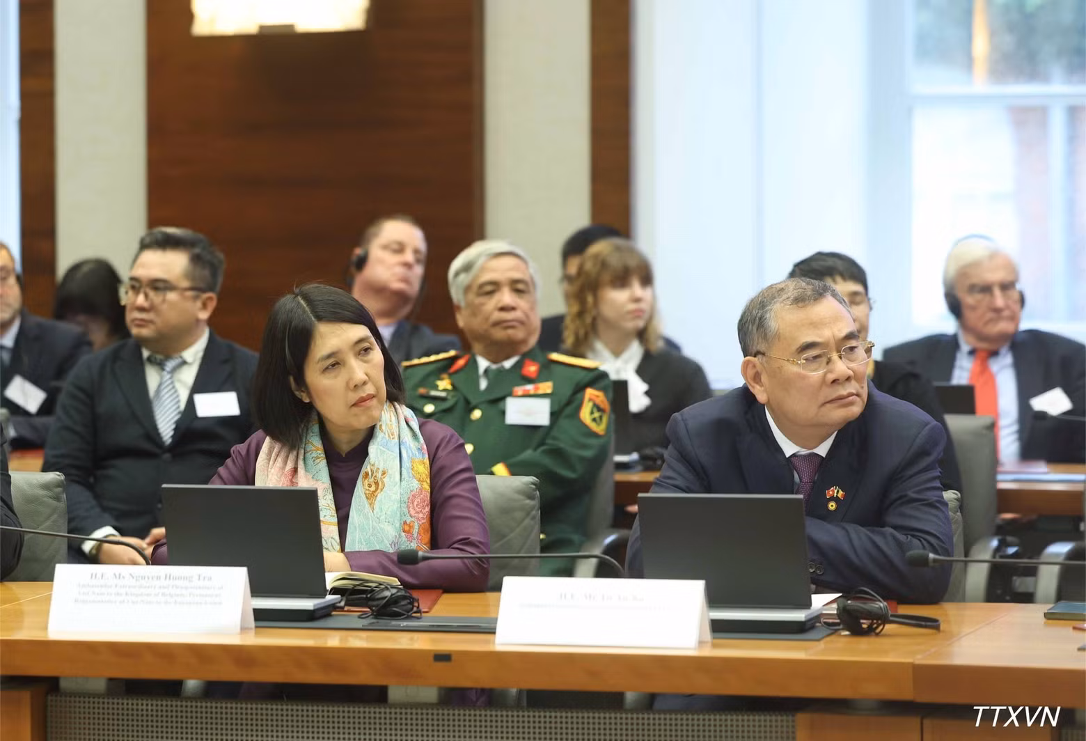 Members of the Vietnamese high-level delegation attend the event. (Photo: VNA)