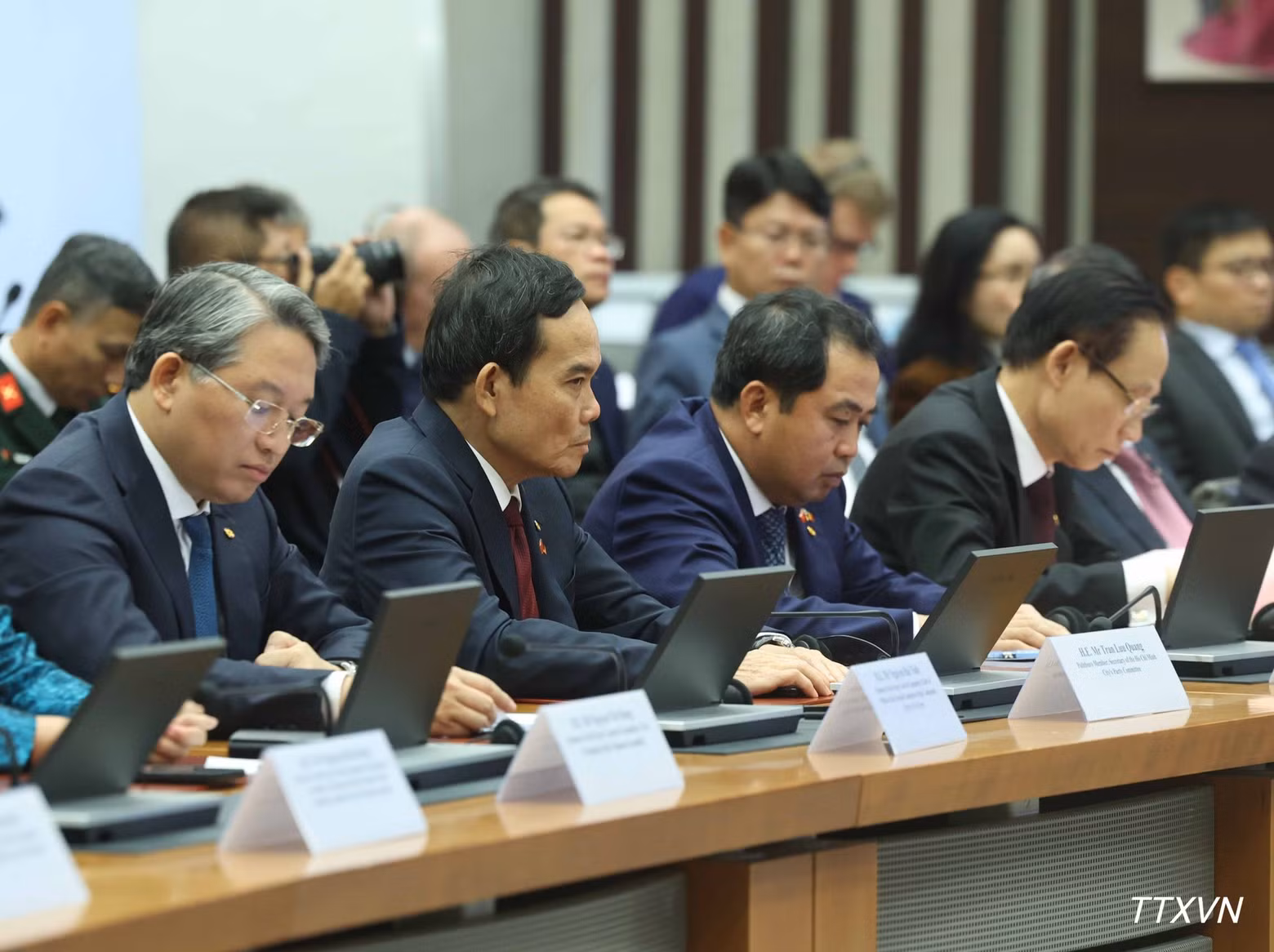 Members of the Vietnamese high-level delegation attend the event. (Photo: VNA)