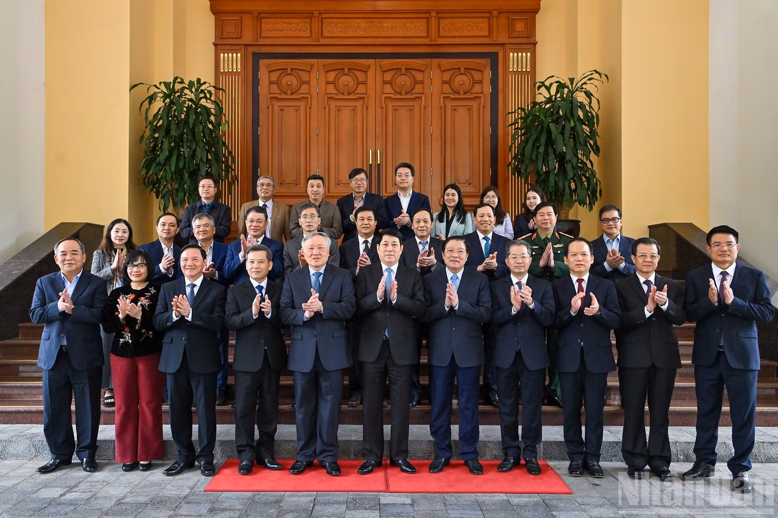 President Luong Cuong and delegates at the meeting.