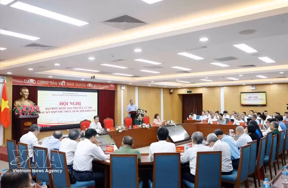 Party General Secretary and State President To Lam speaks at a meeting with voters from ten wards in central Ha Noi on May 4. (Photo: VNA)
