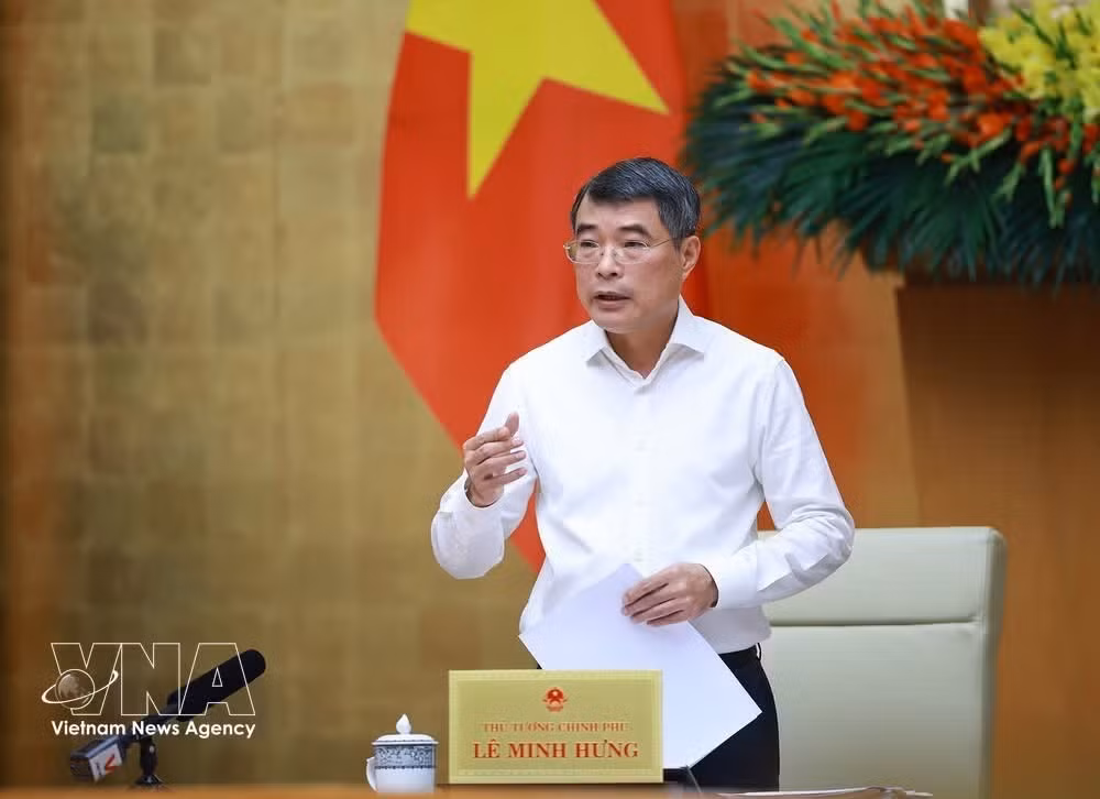 Prime Minister Le Minh Hung addresses the meeting. (Photo: VNA)