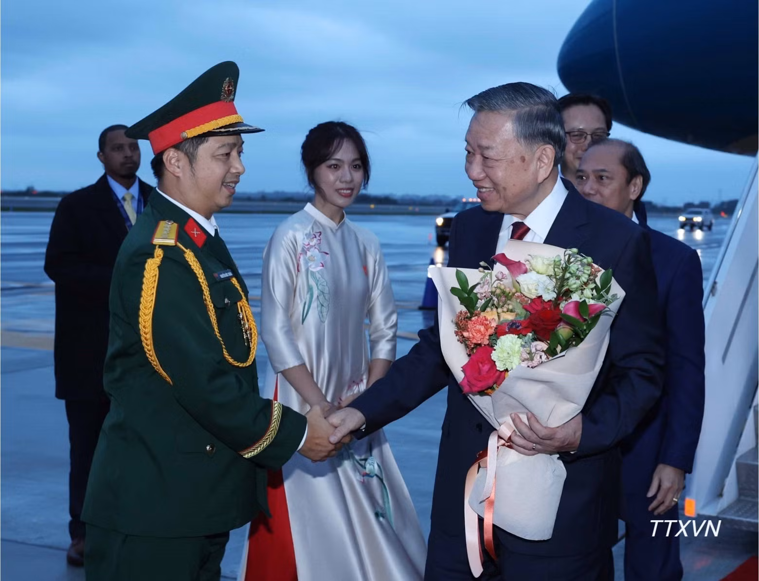 Party General Secretary and State President To Lam arrives in New York to attend the High-level Debate of the UNGA 81 and conduct bilateral activities in the US. (Photo: Thong Nhat/VNA)