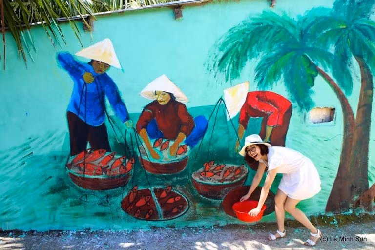 Project brings a fresh look to humble fishing village in Quang Nam ảnh 4