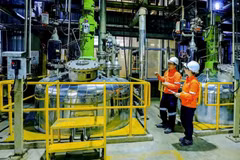 Vietnamese engineers have completely replaced foreign experts in operating the Nui Phao tungsten refining plant.