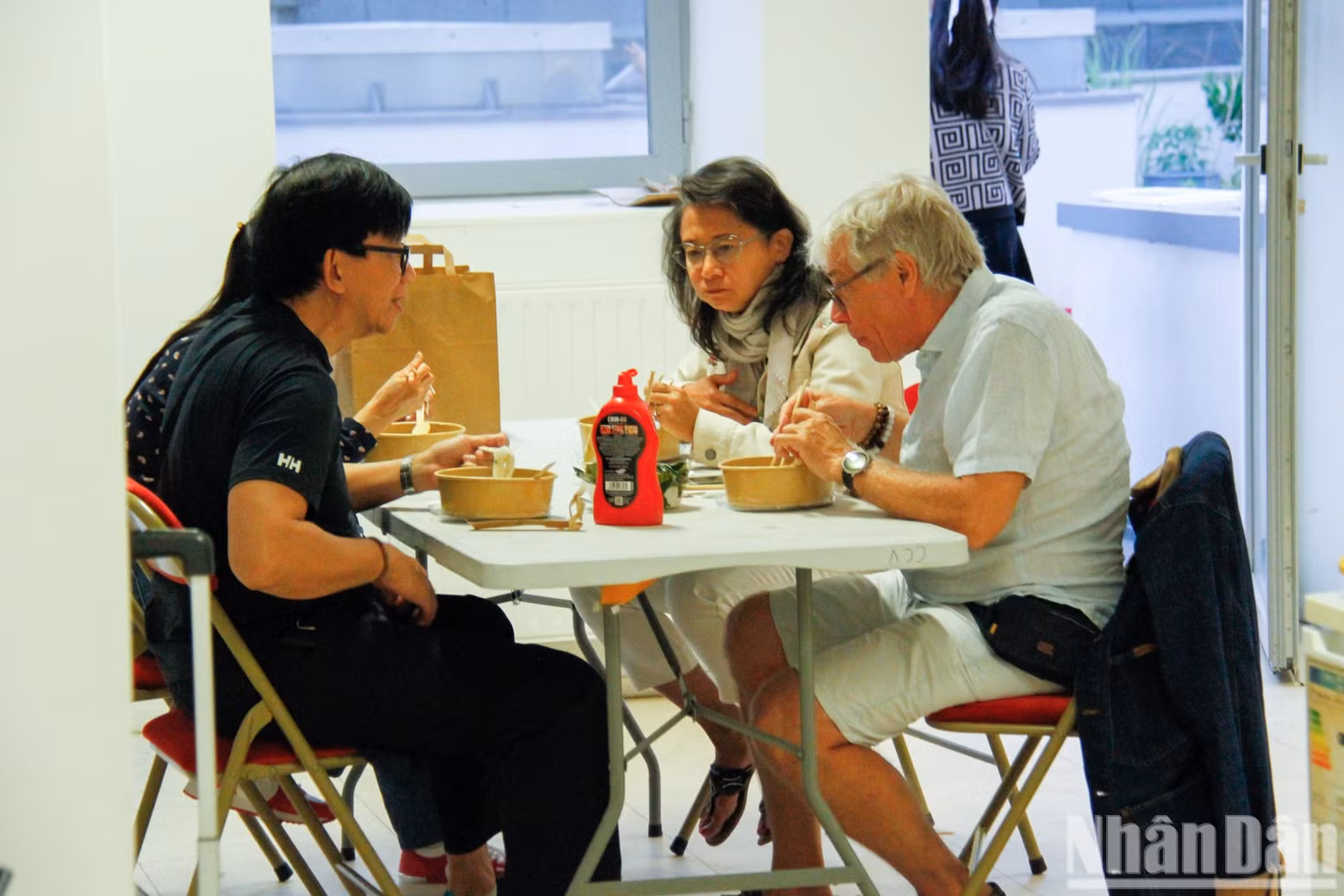 The stalls become places for overseas Vietnamese, French people and international friends interested in Viet Nam to meet and talk.
