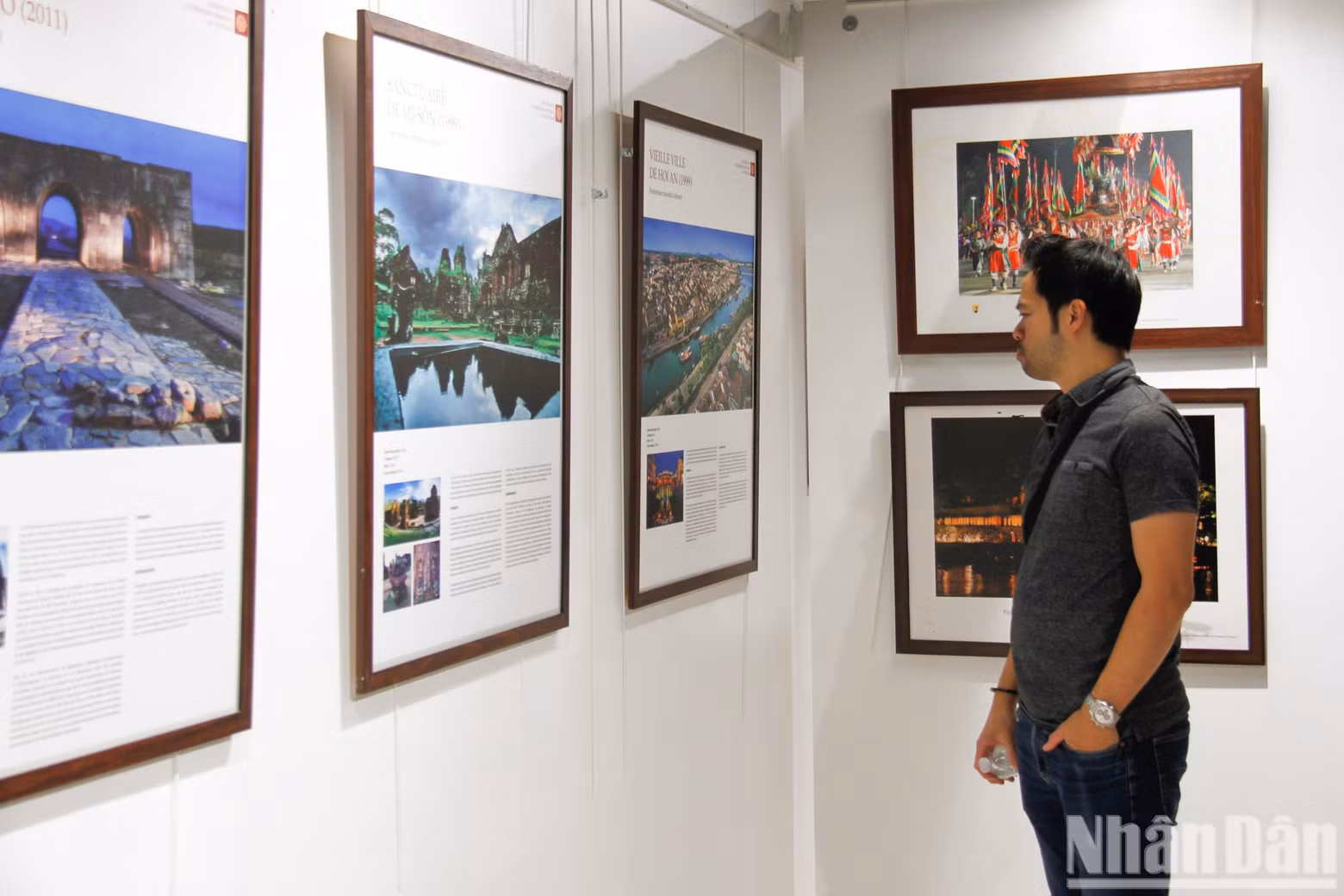 A visitor views a photo exhibition on the country and people of Viet Nam.
