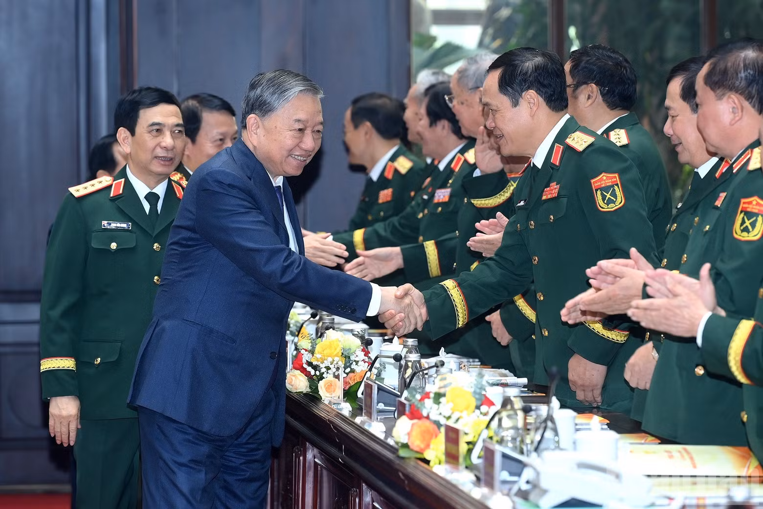 Party General Secretary To Lam with leaders of the Ministry of National Defence and the General Department of Logistics - Technical Services.