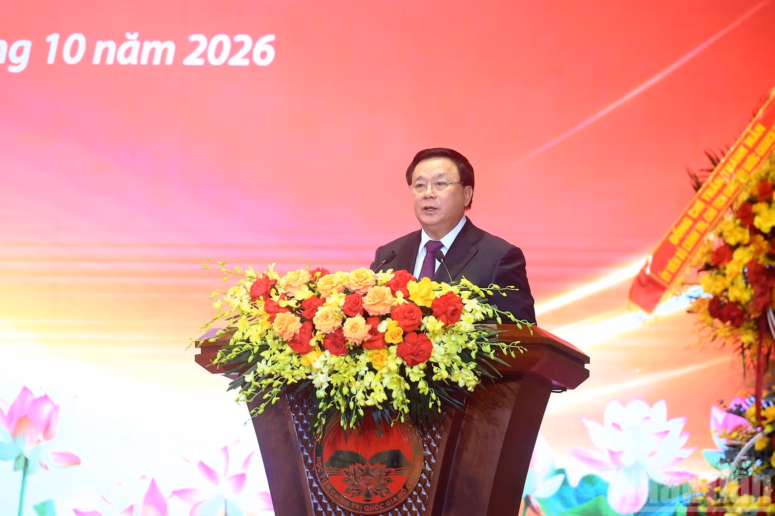 Prof. Dr. Nguyen Xuan Thang, President of the Central Council for Theoretical Studies, delivers the commemorative speech.