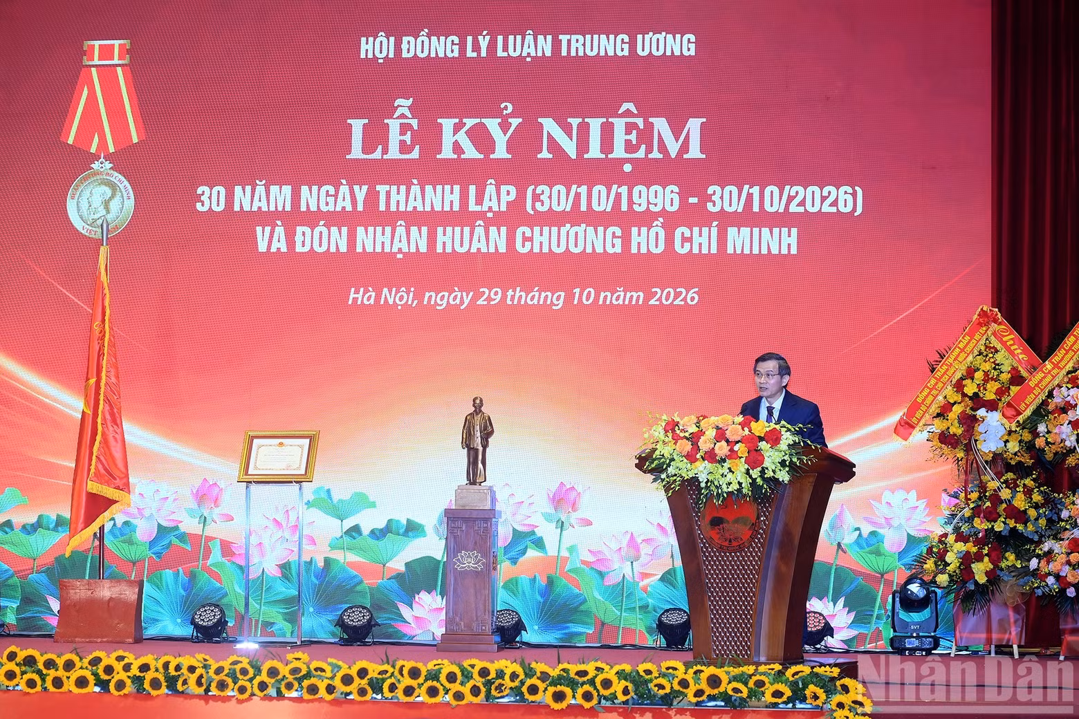 Doan Minh Huan, Politburo member, President of the Ho Chi Minh National Academy of Politics and Standing Vice President of the Central Council for Theoretical Studies, addresses the ceremony.