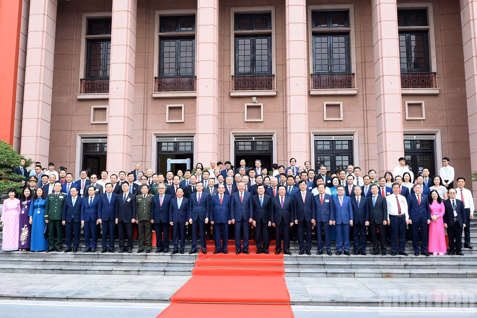 General Secretary and President To Lam, incumbent and former Party and State leaders, and other delegates attend the ceremony marking the 30th anniversary of the establishment of the Central Council for Theoretical Studies.