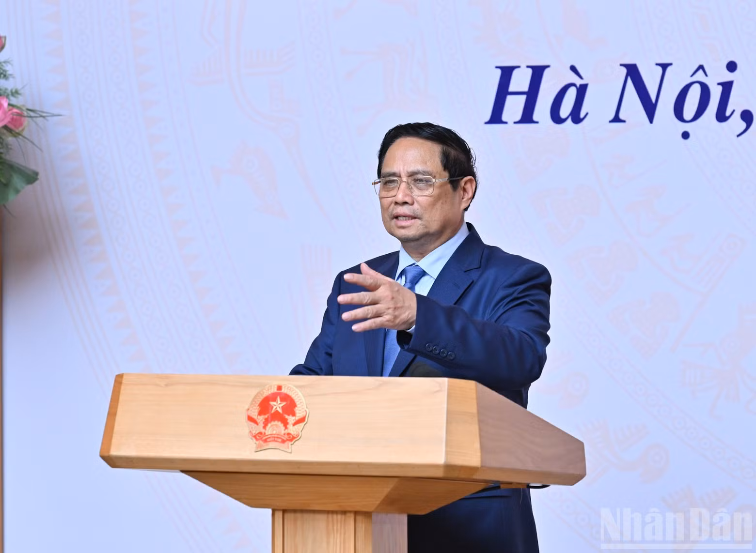 Prime Minister Pham Minh Chinh delivers a directive speech at the conference.