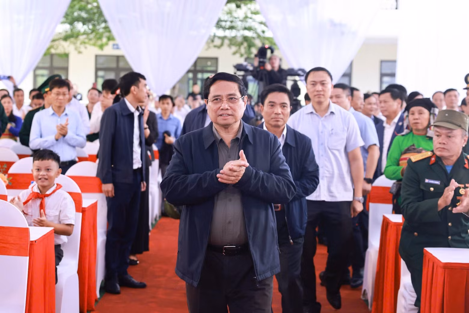 Prime Minister Pham Minh Chinh chairs the groundbreaking ceremony for the construction of inter-level primary and junior secondary boarding schools in land border communes.