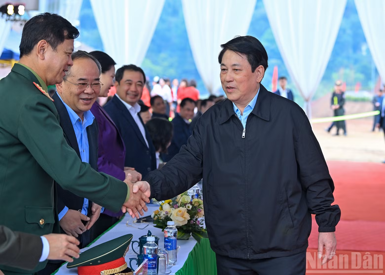 State President Luong Cuong with delegates at the ceremony.