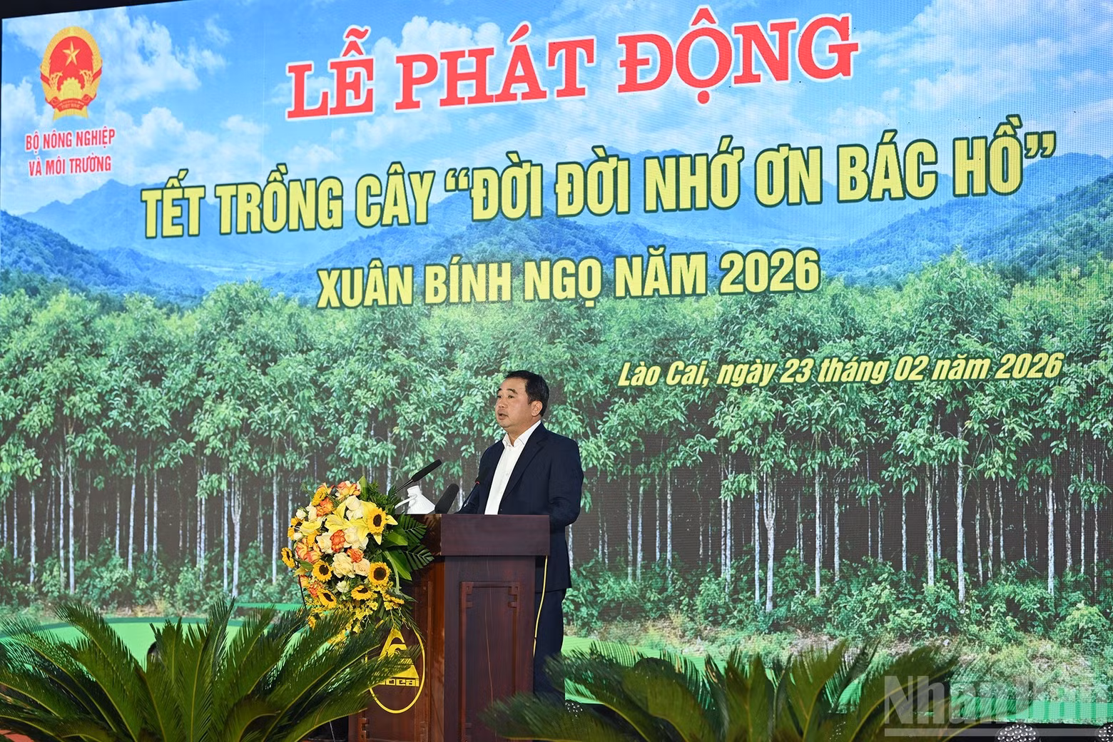 Minister of Agriculture and Environment Tran Duc Thang delivers remarks at the ceremony.