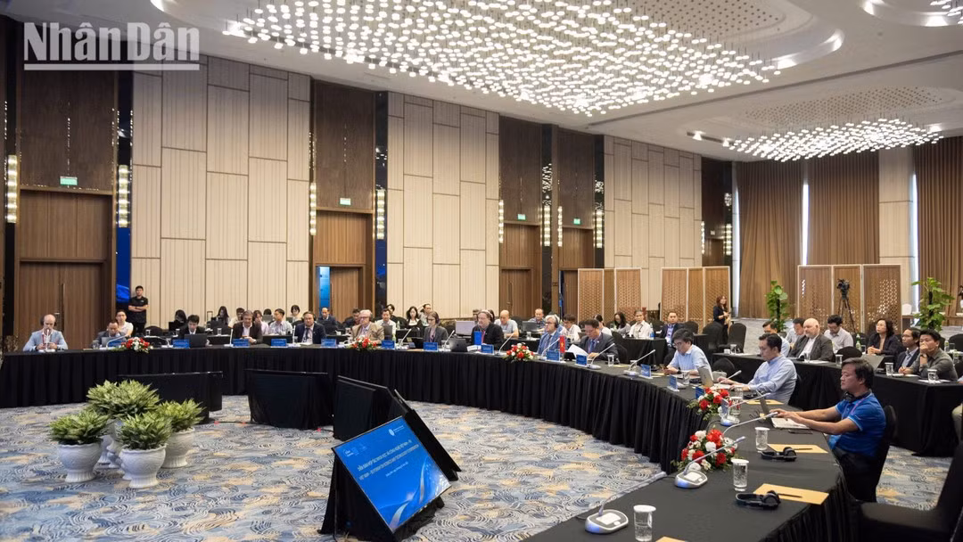 The event brings together numerous representatives from regulatory agencies, the academic and scientific community, and businesses on both sides. (Photo: MINH DUY)