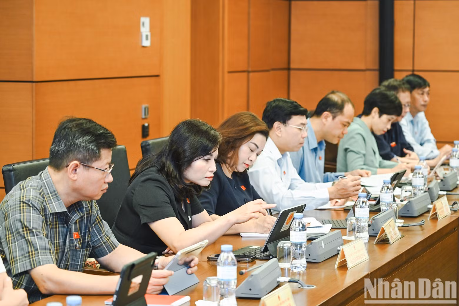 National Assembly deputies of Group 15, comprising Da Nang City and Phu Tho Province, at the group discussion session.