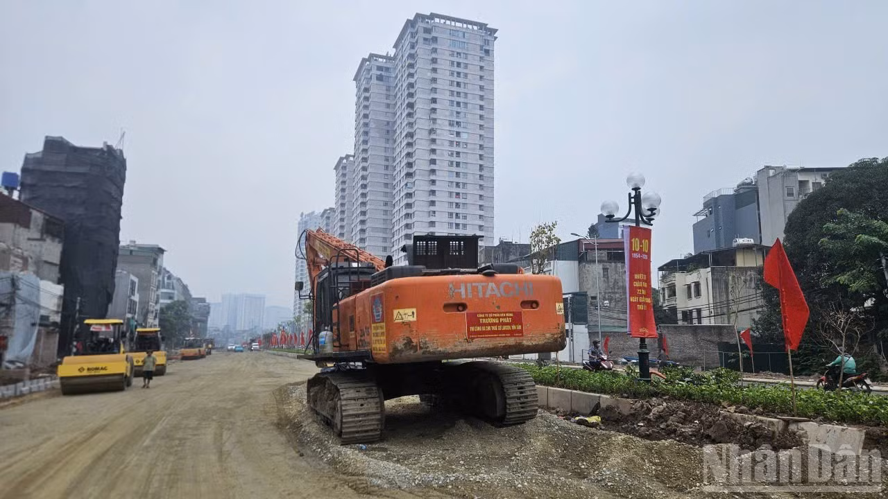 Transport infrastructure is gradually being completed, creating momentum for urban development and helping change the face of the capital.