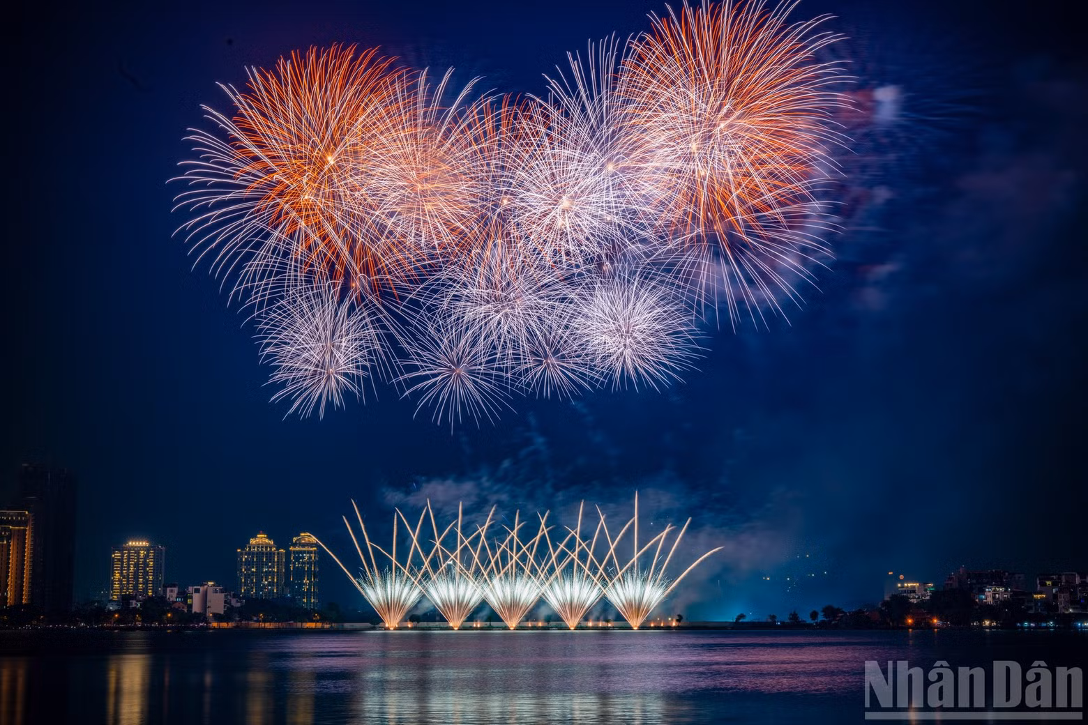West Lake was also the site with the largest number of high-altitude fireworks in this round, with 1,800 shells, along with 475 low-altitude fireworks.