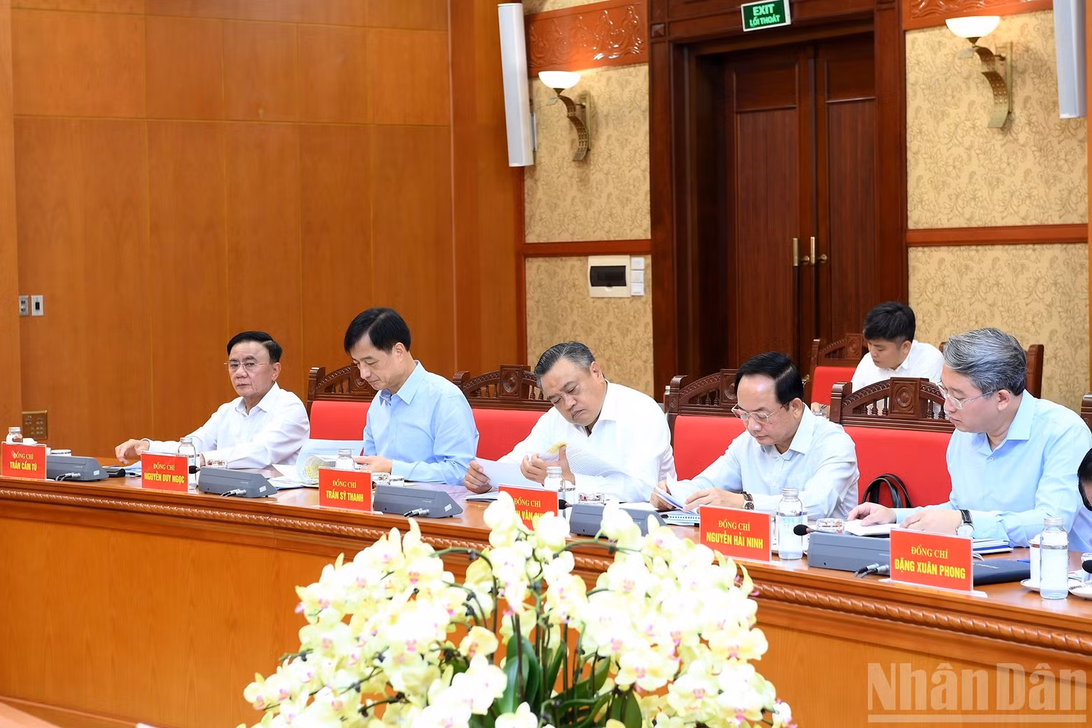 Permanent member of the Party Central Committee’s Secretariat Tran Cam Tu and other leaders attend the meeting.
