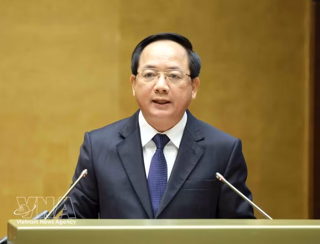 Trinh Van Quyet, member of the Politiburo, Secretary of the Party Central Committee, and Chairman of the Party Central Committee's Commission for Communication, Education and Mass Mobilisation, briefs participants on the key contents of Resolution No. 80-NQ/TW on developing Vietnamese culture. (Photo: VNA)