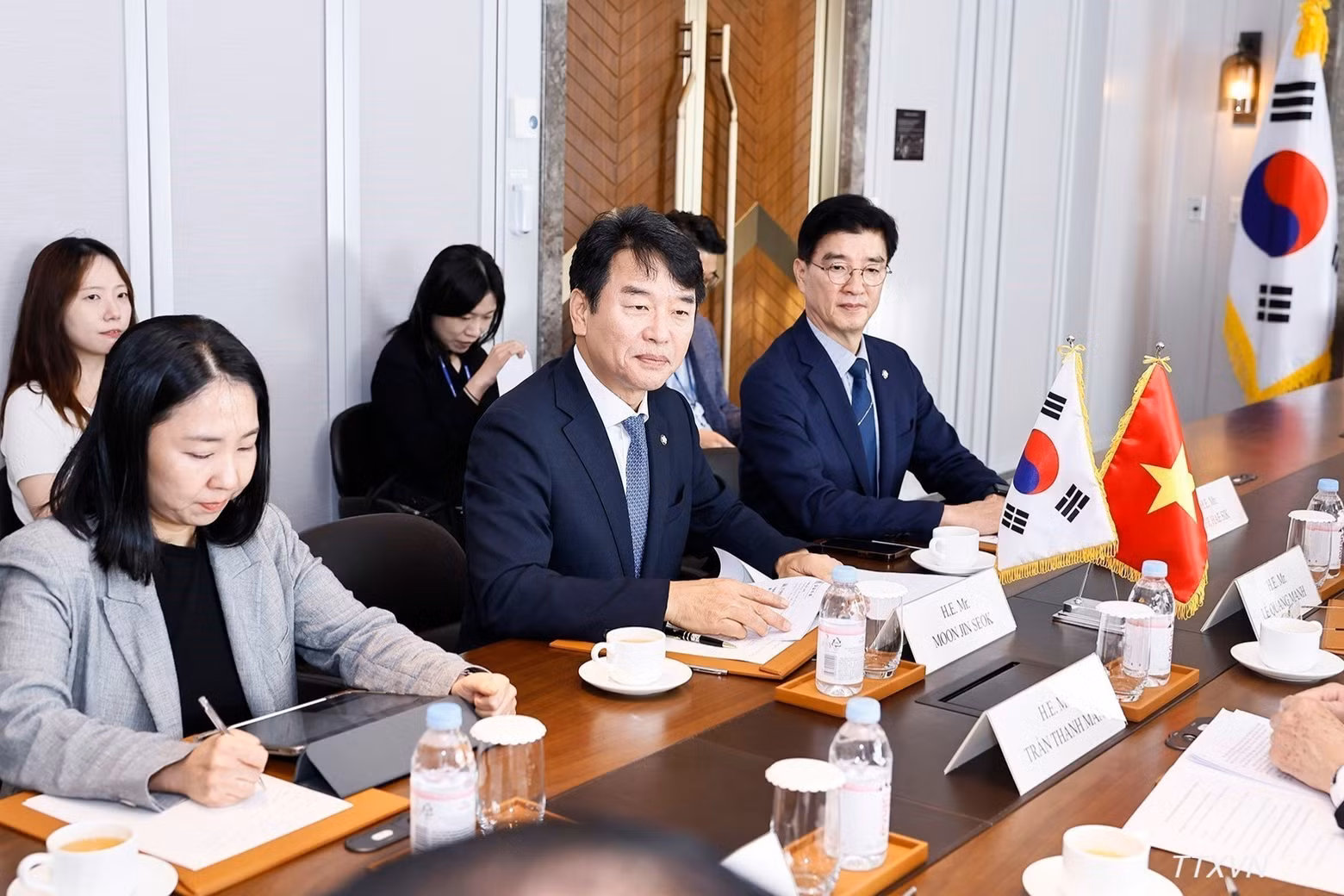 Chairman of the RoK-Viet Nam Parliamentary Friendship Group Moon Jin-seok speaks at the event. (Photo: VNA)