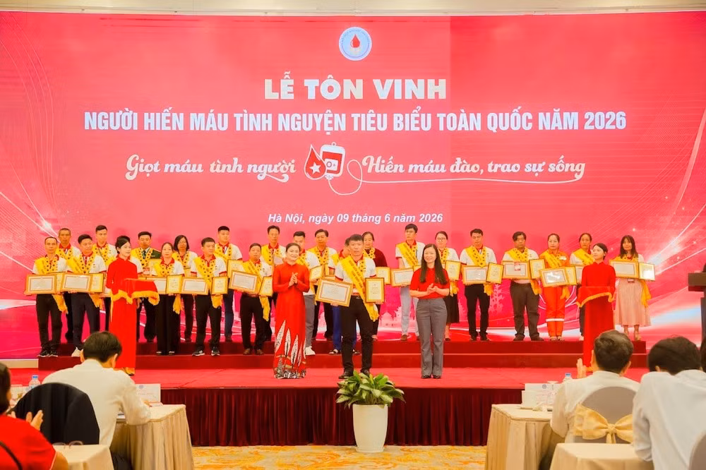 Chu Anh Tu attends the ceremony honouring outstanding voluntary blood donors nationwide in 2026.