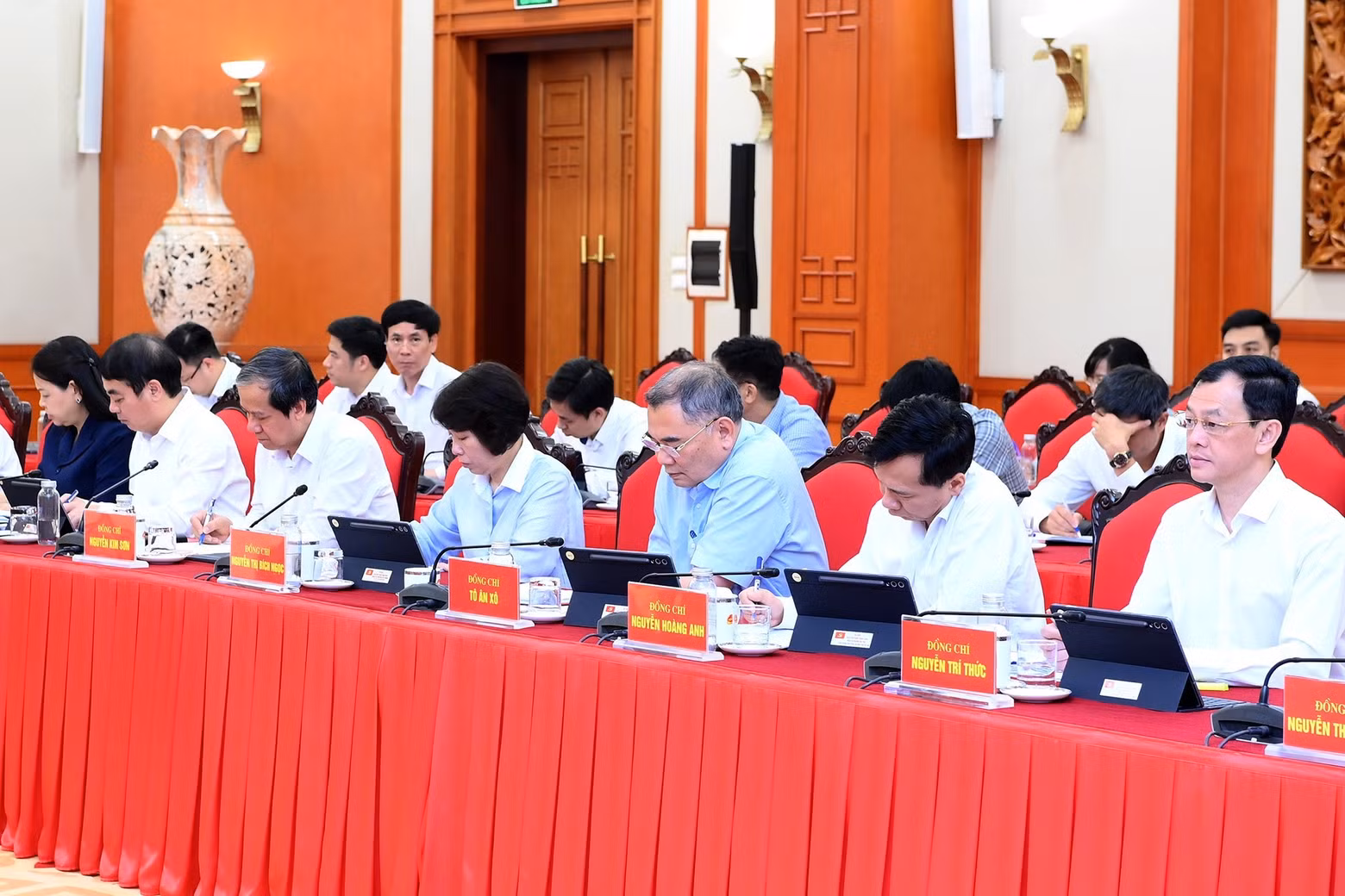 Delegates attend the working session.