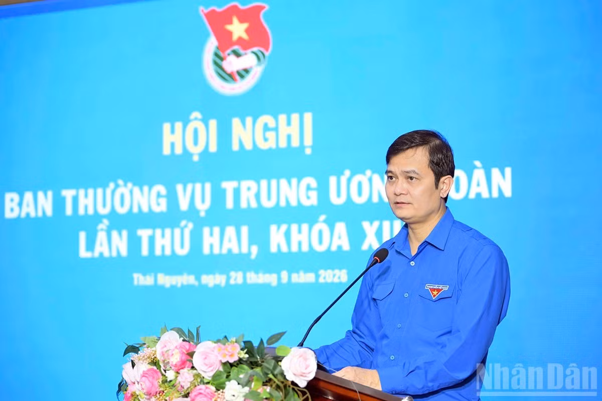 Bui Quang Huy, First Secretary of the Ho Chi Minh Communist Youth Union Central Committee speaks at the meeting. (Photo: LINH PHAN)