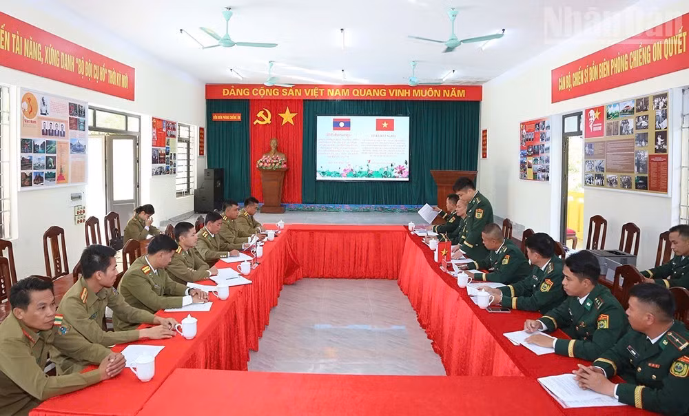 The twinning ceremony between Na Cai Auxiliary Border Gate Station in Son La, Viet Nam, and Sop Dung Police Control Station in Houaphanh, Laos. (Photo: QUANG HUNG)