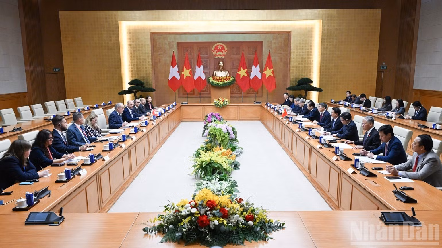 An overview of the meeting. (Photo: nhandan.vn)
