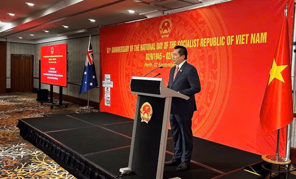 Vietnamese Consul General in Perth Pham Hai Anh speaks at the ceremony. (Photo: The Vietnamese Consulate General in Perth)