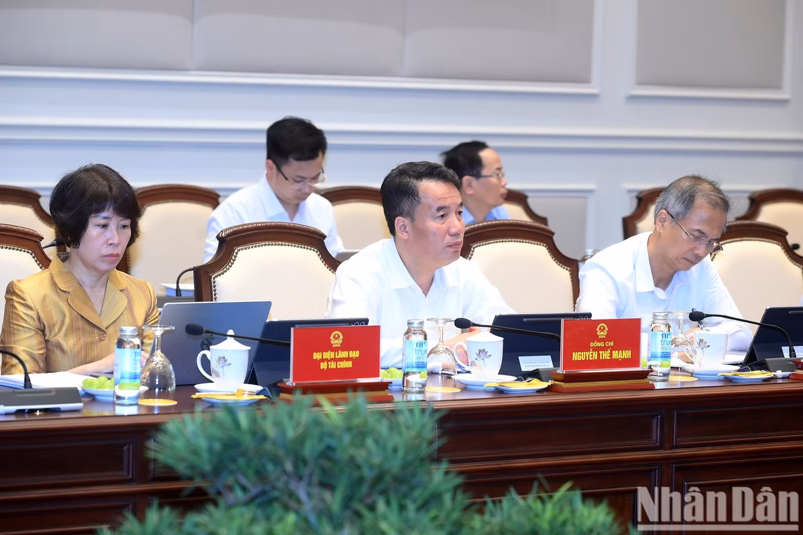Delegates attend the working session. (Photo: DANG KHOA)
