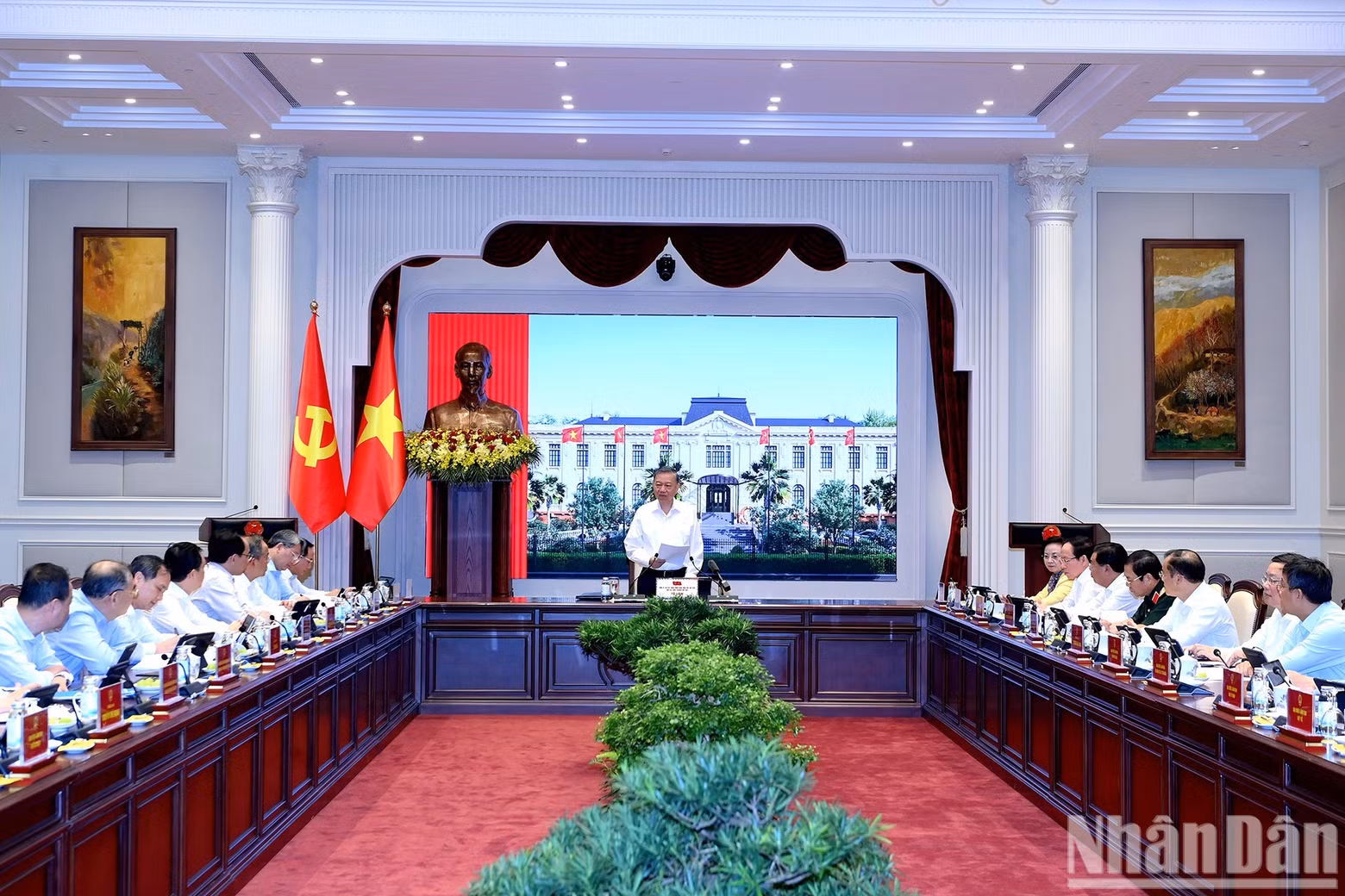An overview of the working session at the Presidential Office. (Photo: DANG KHOA)