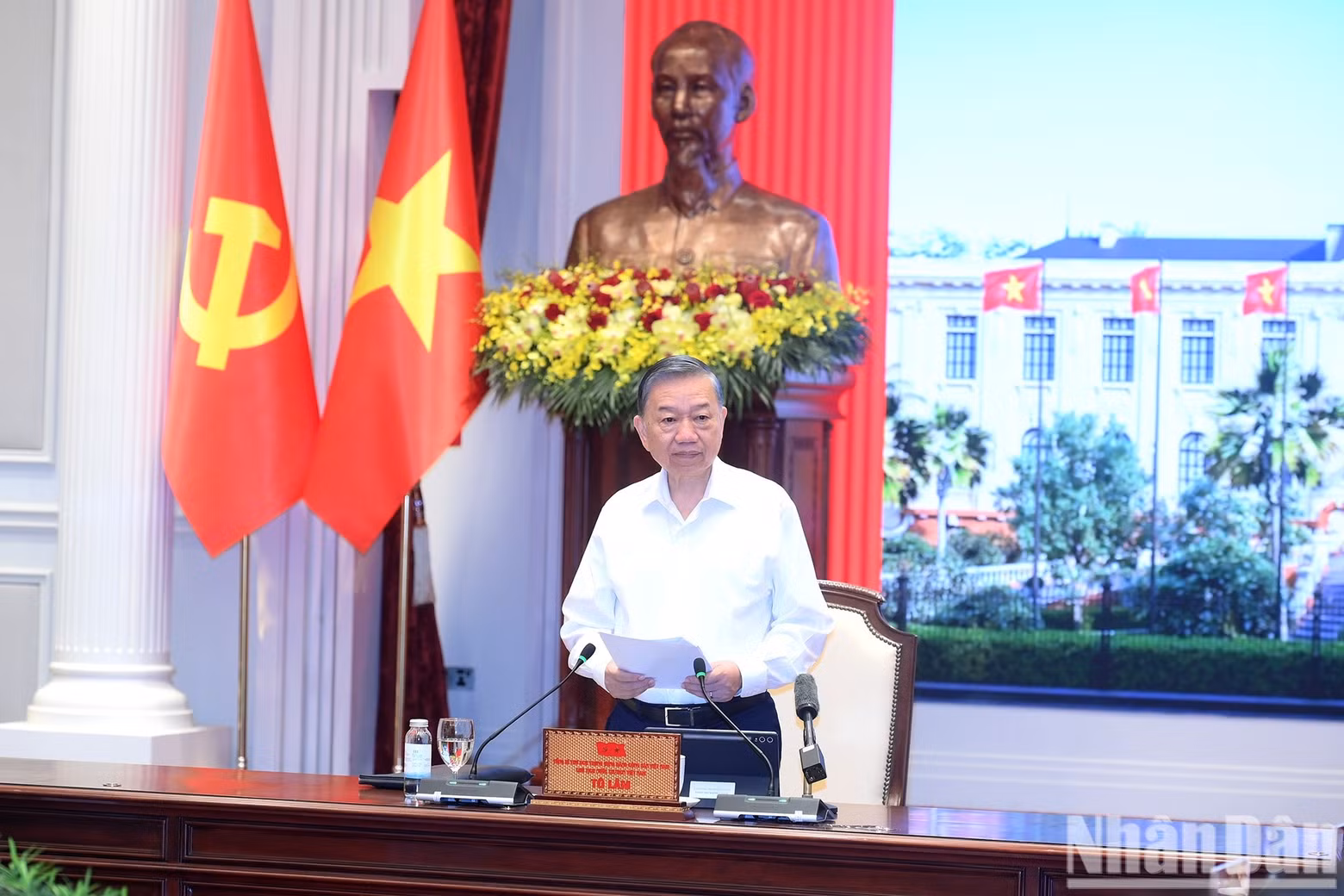 General Secretary and President To Lam delivers a directive speech at the working session. (Photo: DANG KHOA)