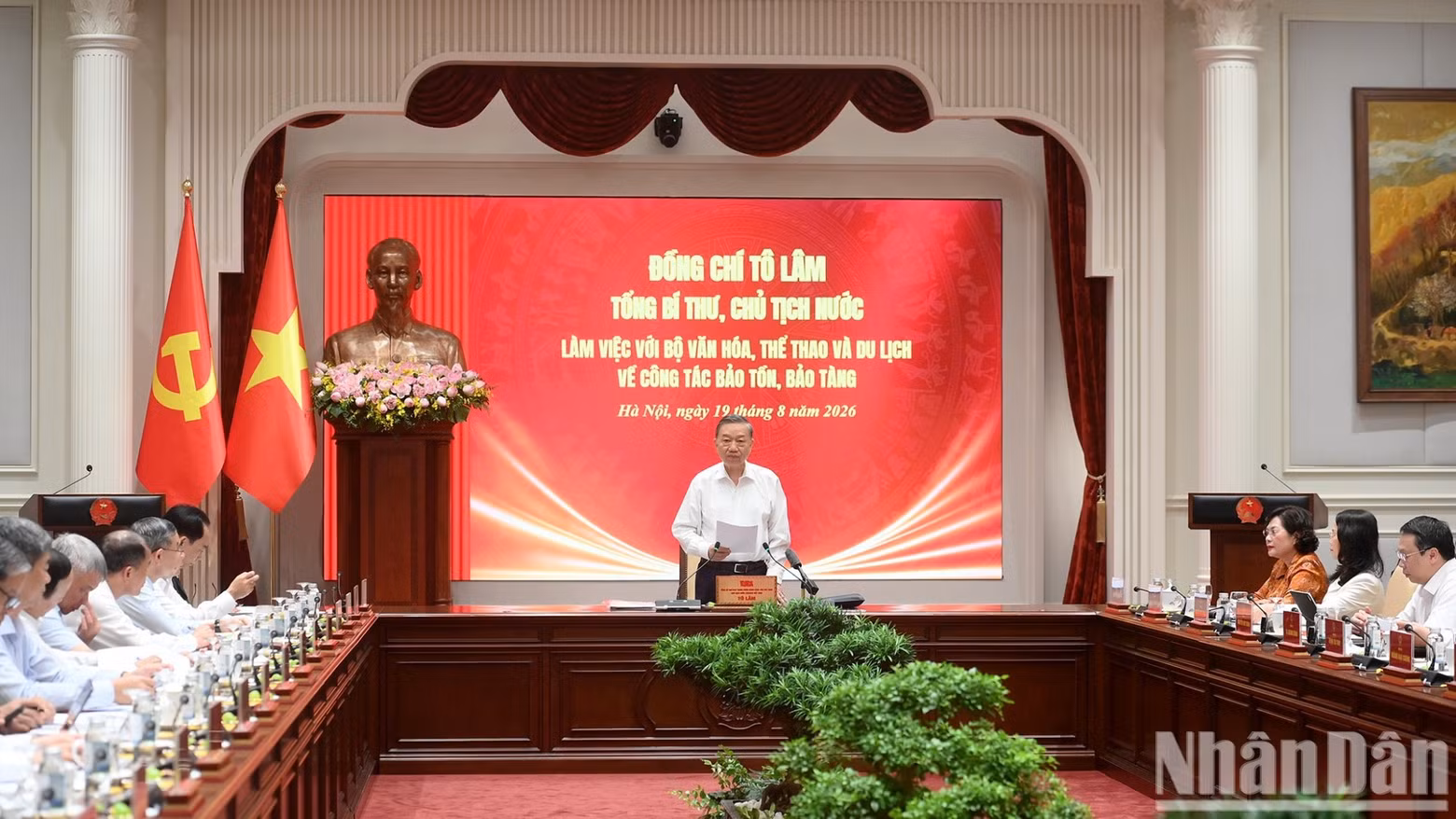 At the working session with the Ministry of Culture, Sports and Tourism. (Photo: nhandan.vn)