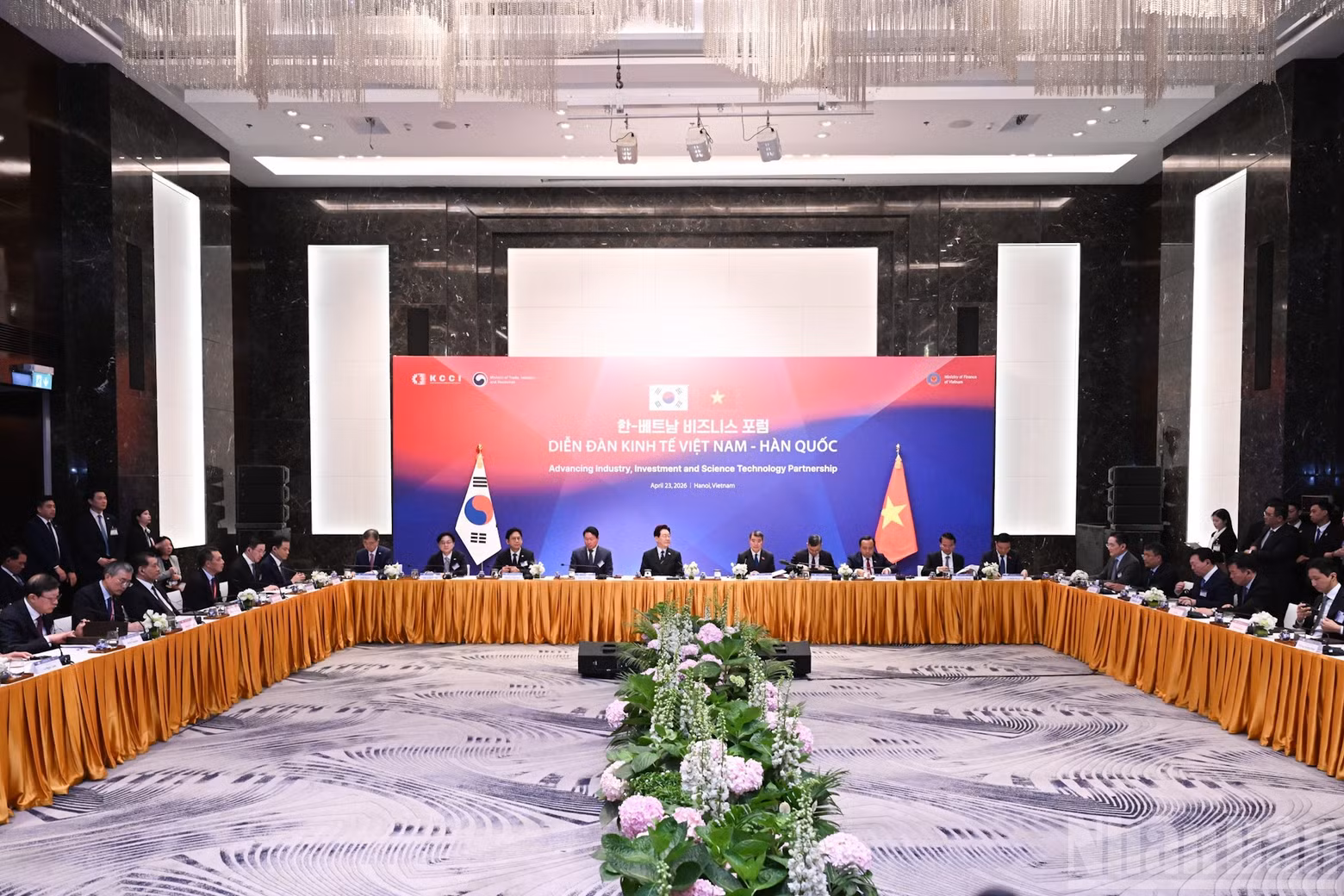 An overview of the rountable.