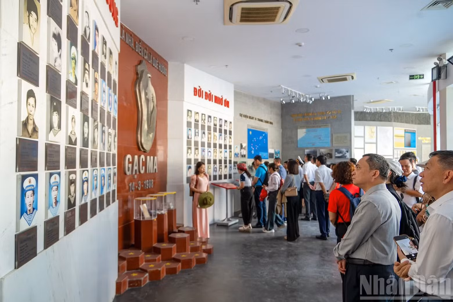 Delegates also revisit historical traces of the country’s struggle to build and defend its maritime sovereignty at the Gac Ma Soldiers Memorial Site.